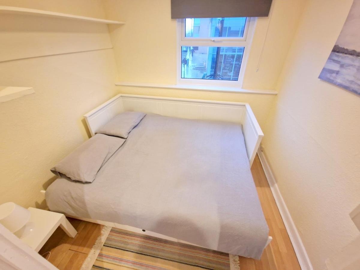 Apartment Super Studio With Two Bedrooms - Five Minutes From The Station! London